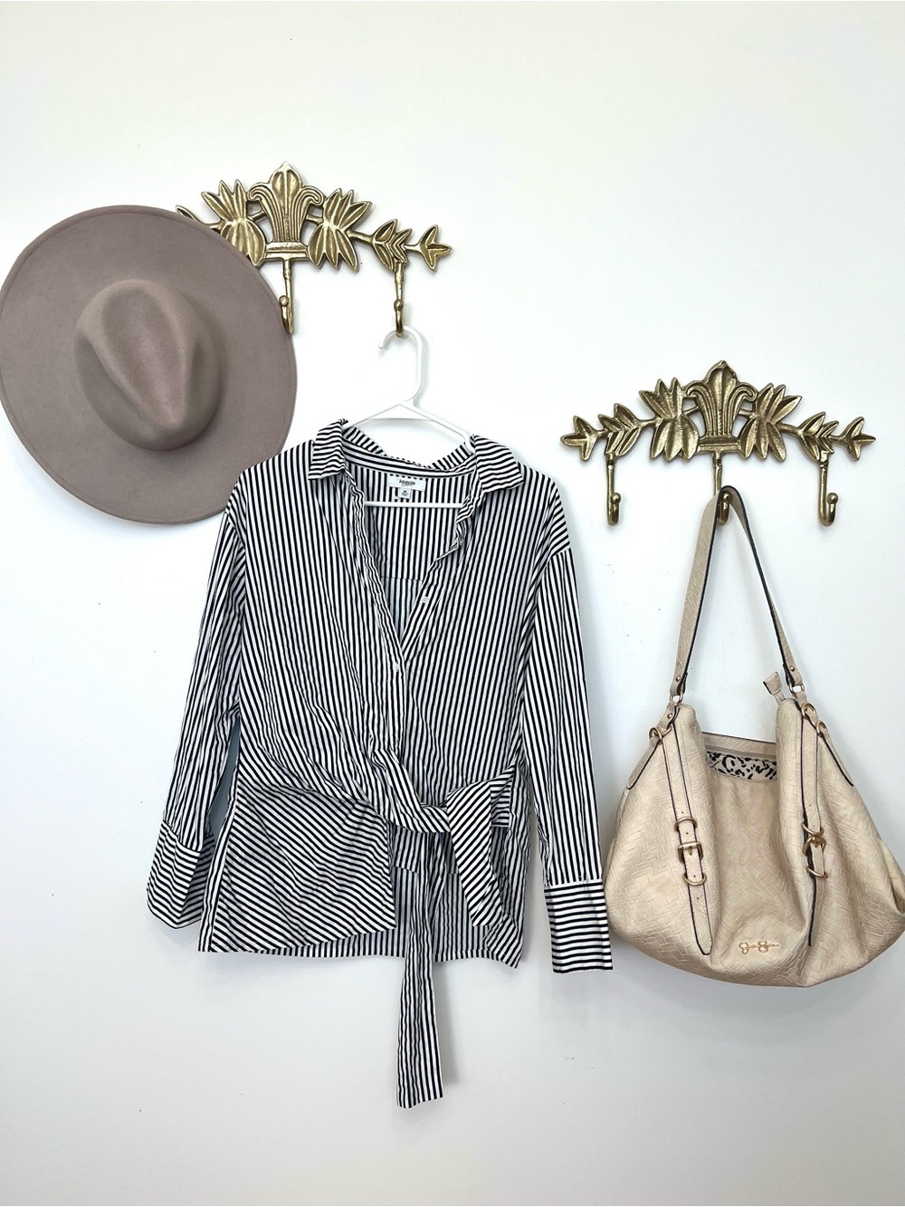 Kenzie Black & White Striped Wrap Blouse m ptp 20” l 25”